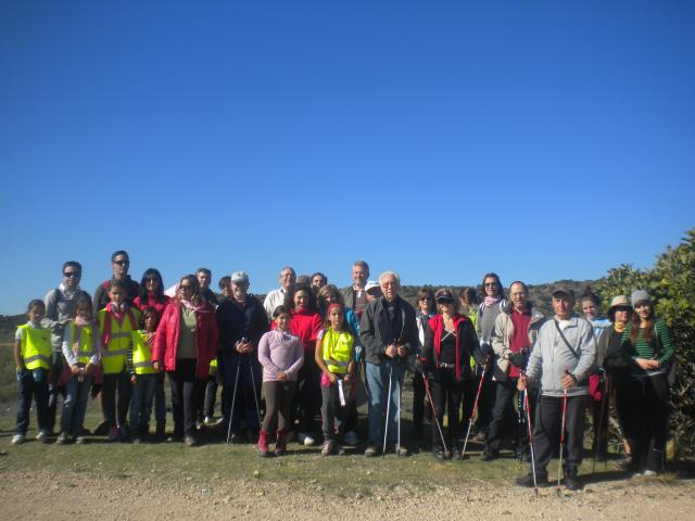 
                                                    Más de un centenar de personas participan en el "Senderismo Saludable" en Villanueva de la Cañada