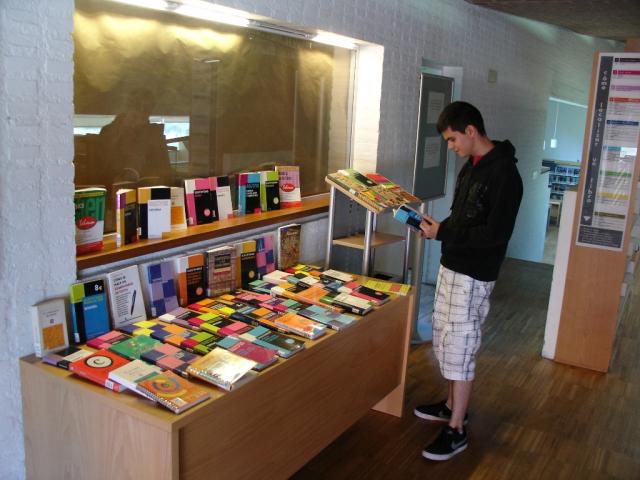 
                                                    Muestra bibliográfica para preparar los exámenes de acceso a la Universidad