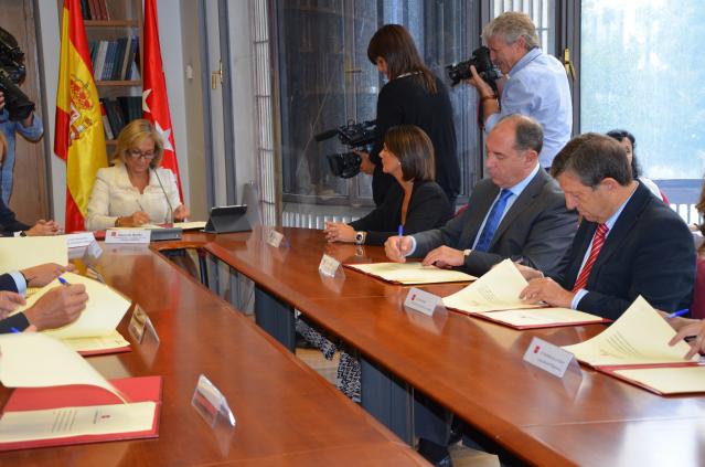 El Ayuntamiento y la Comunidad de Madrid firman un convenio en materia de riesgos laborales