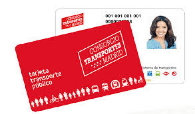 El Ayuntamiento gestionará el tramite para cambiar por la nueva tarjeta de transporte público