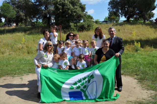 La Escuela Infantil "Virgen del Soto" de Villanueva del Pardillo renueva su bandera verde