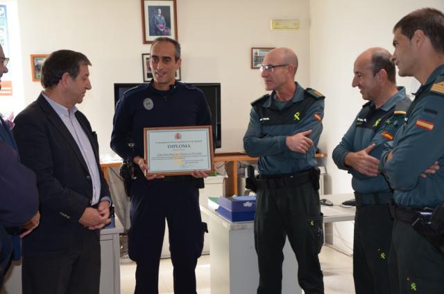 La Guardia Civil premia al Cabo de la policia local Pascual Zaballos