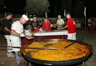 Más de un millar de villanovenses celebra con paella el fin de las fiestas patronales