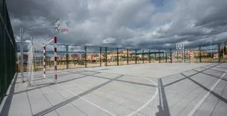 El Ayuntamiento de Villanueva de la Cañada construye una pista deportiva para la población infantil