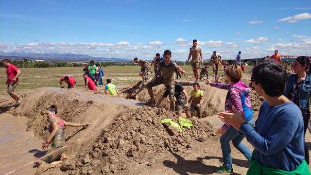 
                                                    Cerca de tres mil pesonas se dan cita en la carrera de obstáculos Farinato Race de Villanueva de la Cañada