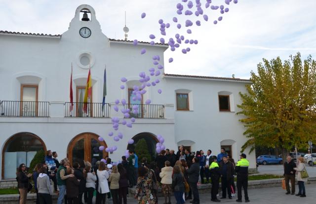 Doscientos globos morados en recuerdo de las Víctimas de la Violencia de Género