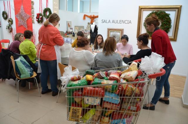 
                                                    1.500 Kilos de alimento recogido en el Mercado Navideño de Villanueva de la Cañada