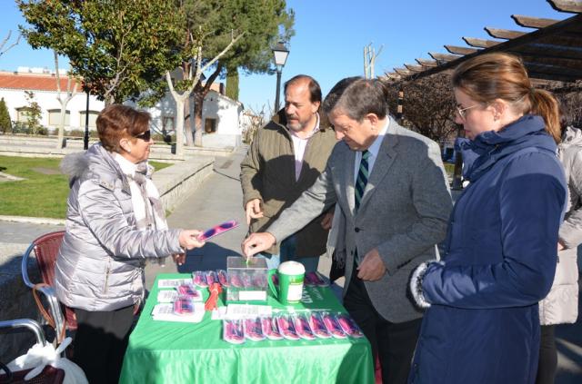 
                                                    Campaña informativa de la AECC en Villanueva de la Cañada