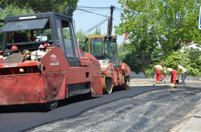 Comienza el asfaltado en Villanueva de la Cañada de una decena de calles en La Raya del Palancar