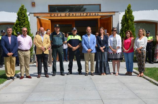 
                                                    Minuto de silencio en Villanueva de la Cañada en recuerdo de las víctimas de Turquía