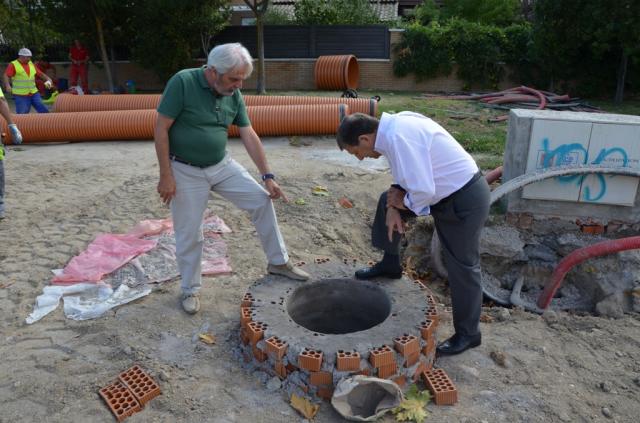 El alcalde visita las obras de mejora en la Red de Saneamiento, Senda ciclable y Piscina Municipal Cubierta
