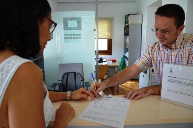 Los vecinos pueden realizar en el Ayuntamiento distintos trámites con la DGT