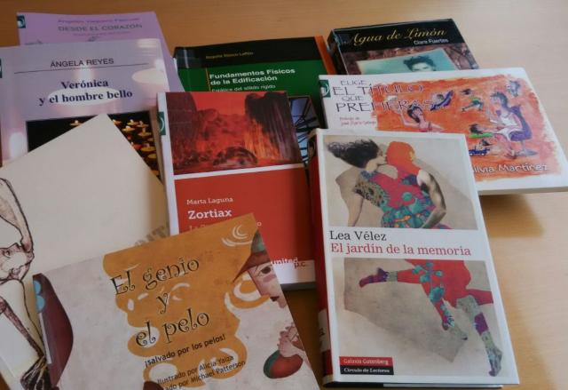 La Biblioteca F. Lázaro Carreter acoge una exposición con obras de las autoras locales