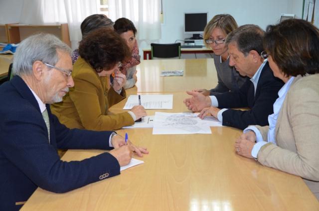 La viceconsejera de Organización Educativa visita el municipio para ver in situ nuevos emplazamientos educativos