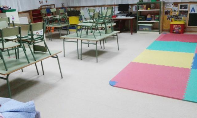 Padres y madres del CEIPSO María Moliner inician una recogida de firmas para mejorar la limpieza del centro