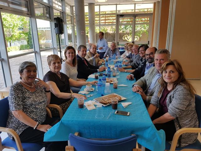 Los mayores de Villanueva de la Cañada celebran el Día de San Marcos degustando el tradicional roscón