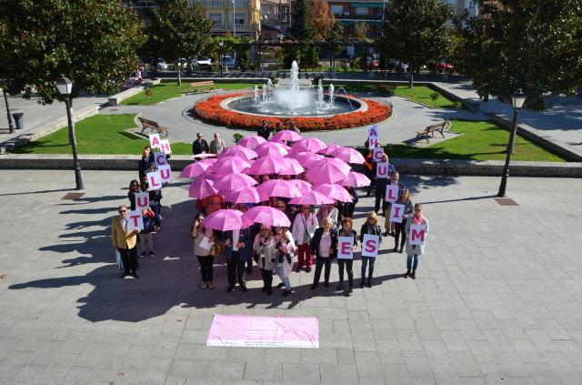 Villanueva de la Cañada se suma al rosa un año más contra el Cáncer de Mama