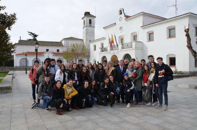 
                                                    Estudiantes del municipio francés Le Vésinet visitan Villanueva de la Cañada