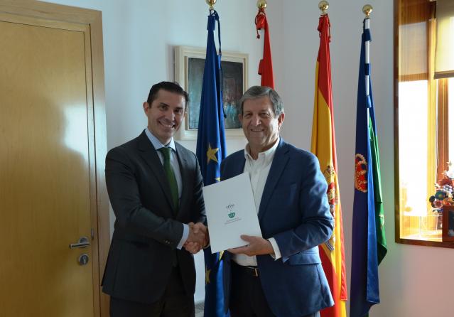 Firmado el contrato de construcción del nuevo colegio de Villanueva de La Cañada