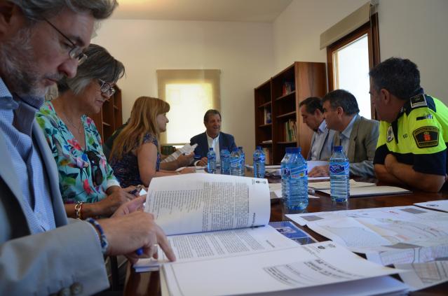 
                                                    La Junta Local de Seguridad de Villanueva de La Cañada se reúne para diseñar el dispositivo de las Fiestas Patronales
