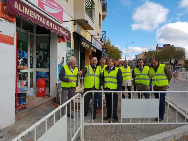 El vicepresidente regional visita las obras de las calles Empedrada, Barrancas, Santa Teresa y San Juan de Villanueva de la Cañada