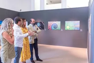 Arte pop y fractales en las paredes del CC La Despernada de Villanueva de la Cañada