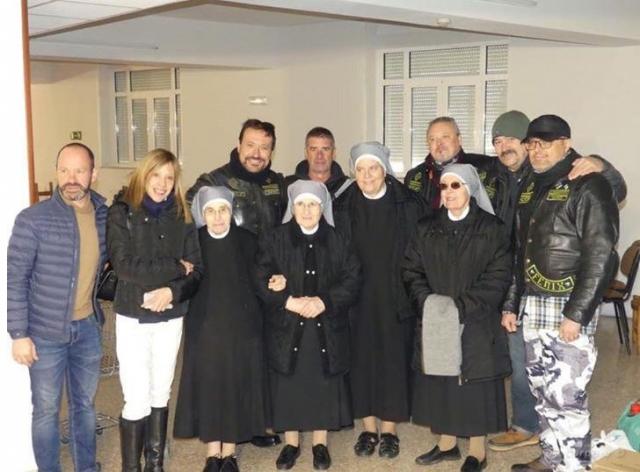 Villanueva del Pardillo participa en la recogida solidaria de alimentos para la residencia de las Hermanitas de los Pobres de Los Molinos 