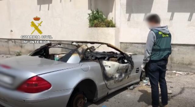 Detenidos en Las Rozas dos hermanos que en una noche robaron en el interior de cinco coches e incendiaron uno durante el estado de alarma