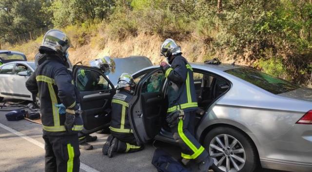 Grave choque frontal entre dos turismos en Villanueva de la Cañada 