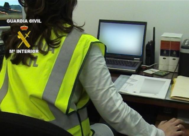 La Guardia Civil detiene a nueve personas por ciberestafar medio millón de euros a empresas