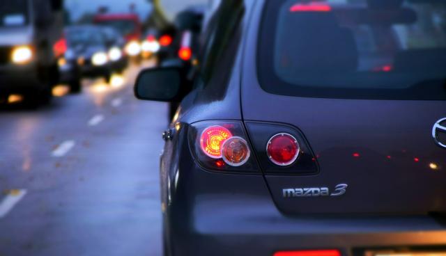
                                                    La Comunidad de Madrid estudia cerrar la región de cara a los dos puentes de noviembre
