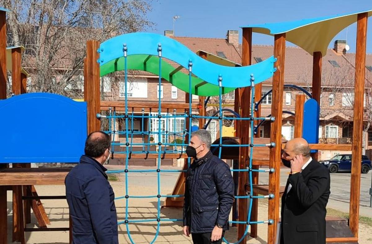 
                                                    Arranca el plan de mejora de los parques de Villanueva del Pardillo