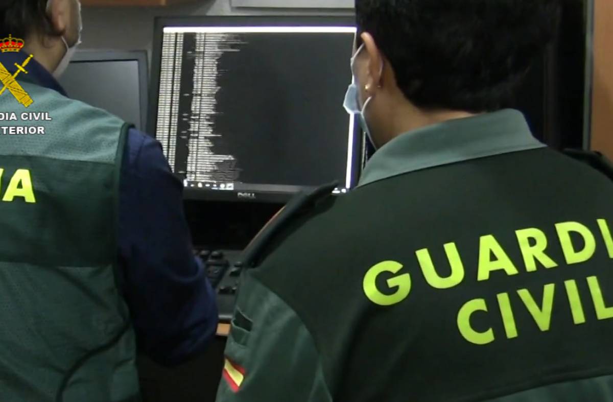 La Guardia Civil detiene a dos mujeres por estafar a una anciana residente en un centro de mayores