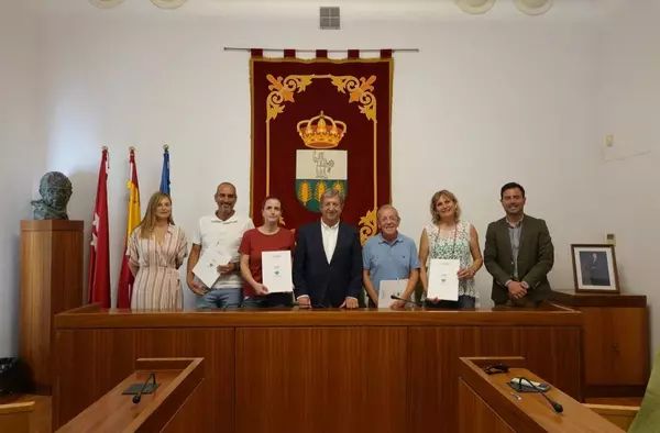 Las peñas y el ayuntamiento de Villanueva de la Cañada renuevan su colaboración