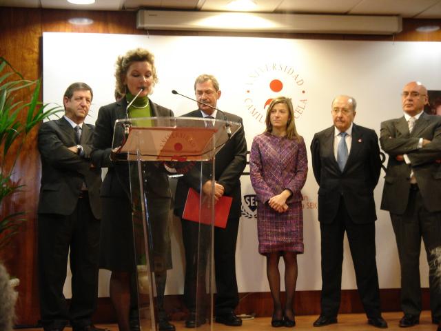 El Alcalde destaca la conducta consciente y solidaria del profesor Jesús Neira