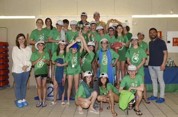 La Escuela Municipal de Natación de Villanueva de la Cañada gana el VIII Campeonato de Jóvenes Nadadores