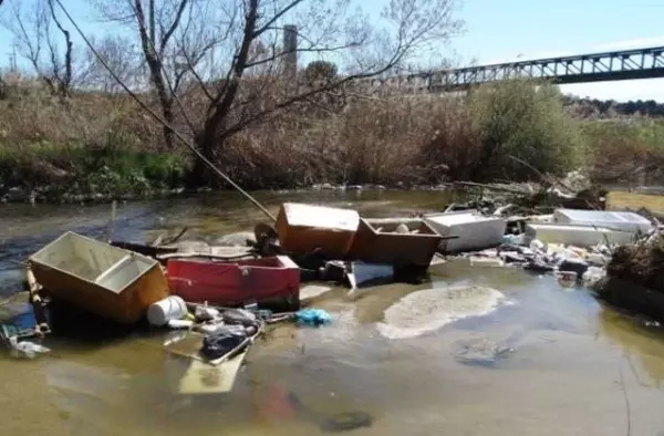 Más Madrid denuncia el abandono medioambiental en el entorno del río Guadarrama