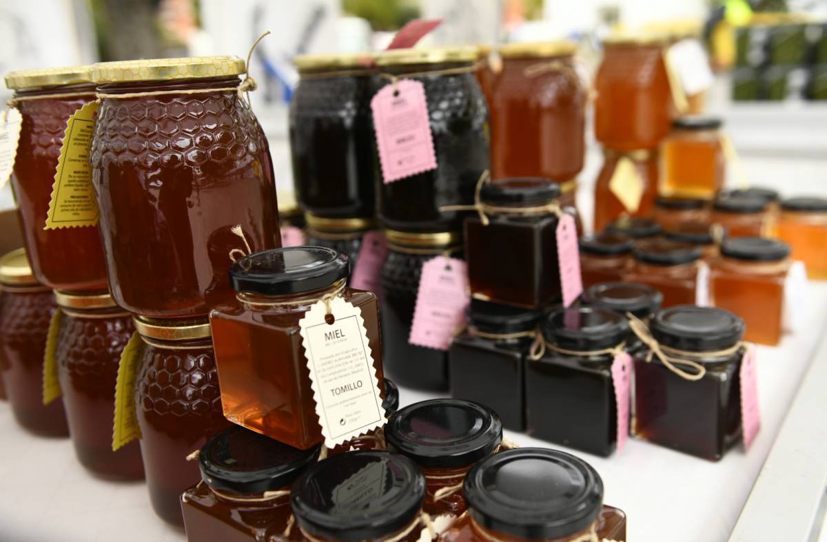 
                                                    El mercadillo itinerante 'La Despensa de Madrid' regresa a Villanueva de la Cañada