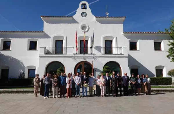 Villanueva de la Cañada guarda un minuto de silencio por las víctimas del incendio de Murcia