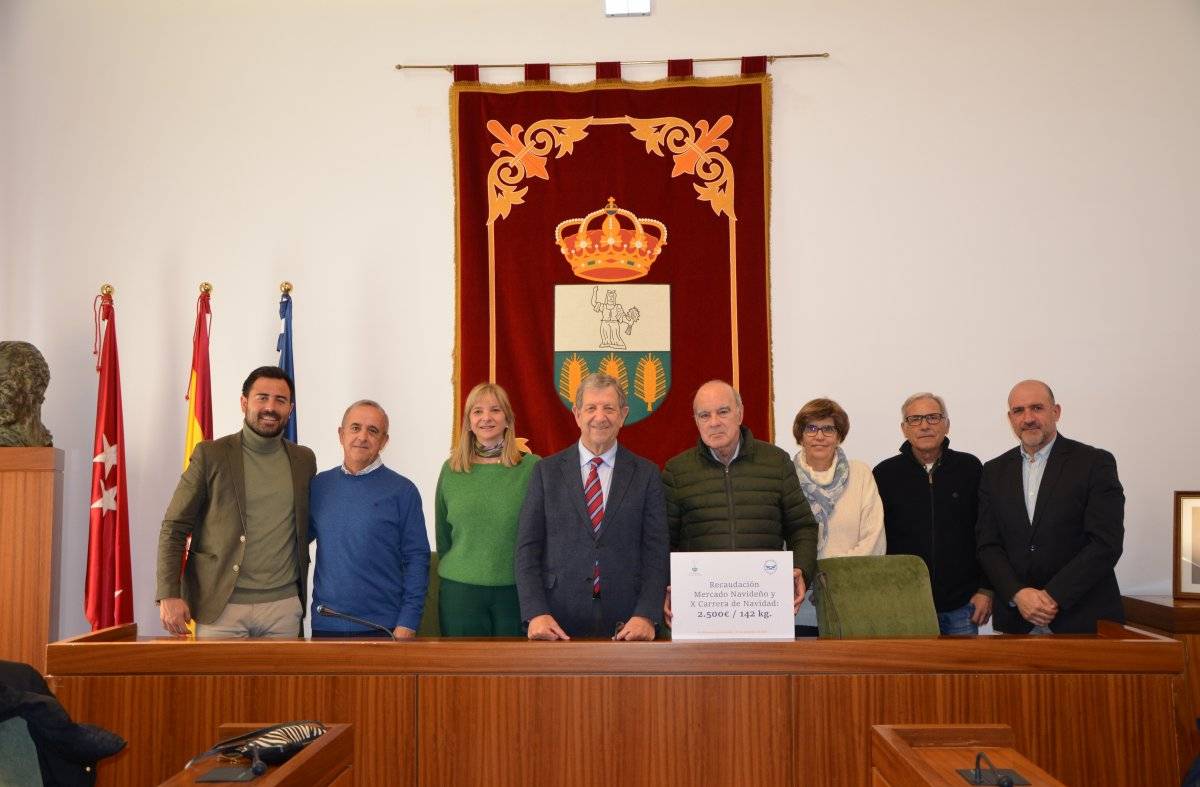
                                                    Villanueva de la Cañada entrega al Banco de Alimentos de Madrid 2.500 euros y 142 kilos de comida