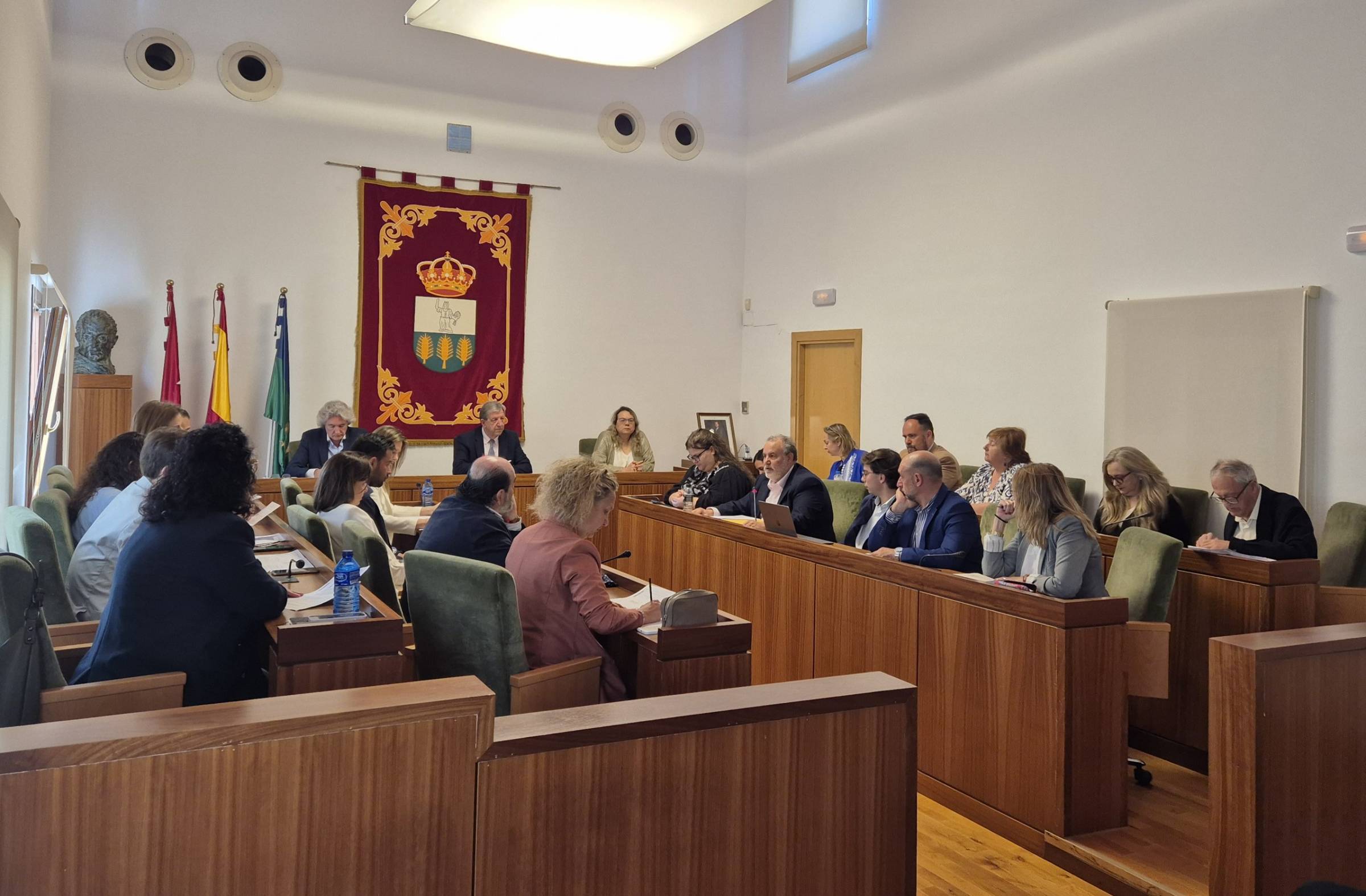 El Pleno de Villanueva de la Cañada aprueba medidas económicas y rechaza la moción de VOX sobre la M-50