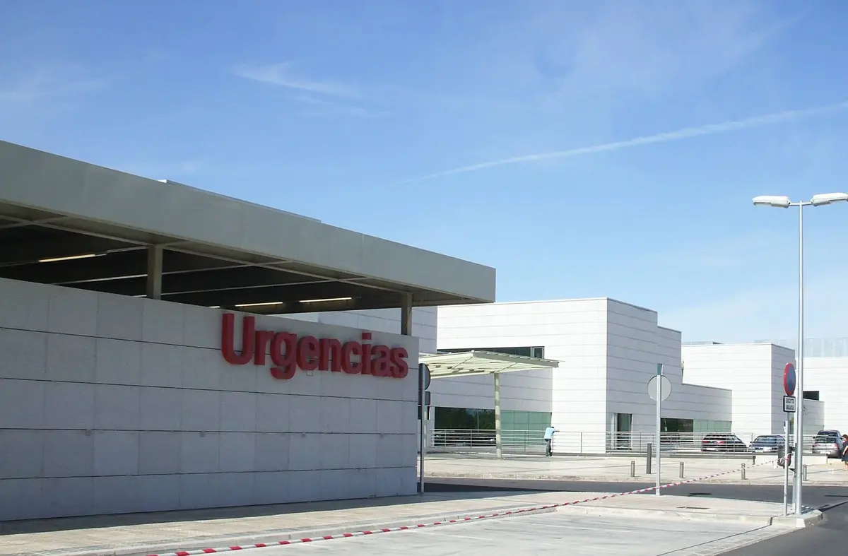 Una mujer ingresada en el Hospital Puerta de Hierro tras administrarse un enema con lejía para 'purificarse'