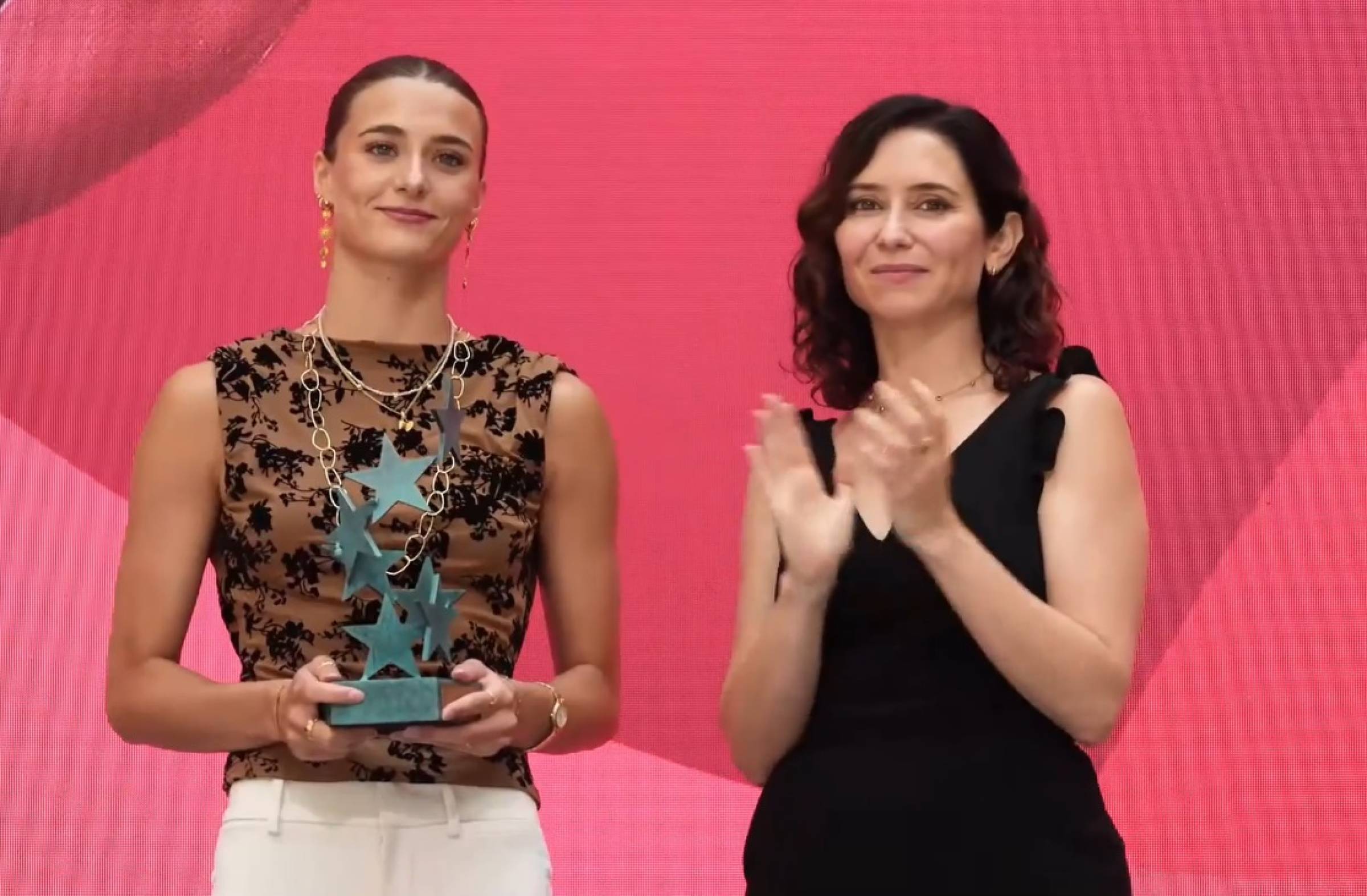 Ana Carvajal, vecina de Villanueva de la Cañada, recibe el Premio Siete Estrellas del Deporte