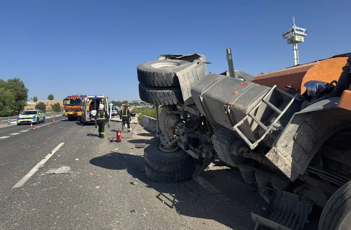 Grave accidente de un camión en la M-503 a su paso por Majadahonda