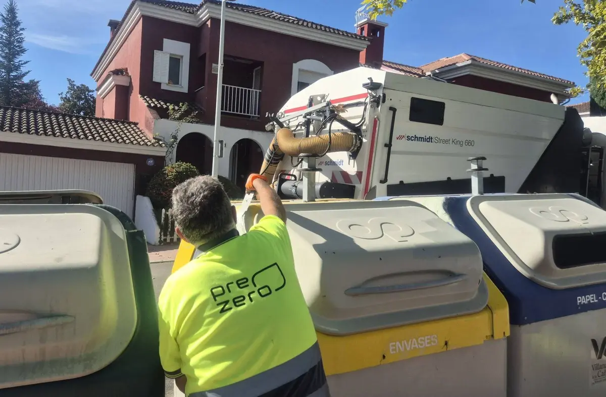 Villanueva de la Cañada inicia trabajos de reparación y mantenimiento de los contenedores de residuos
