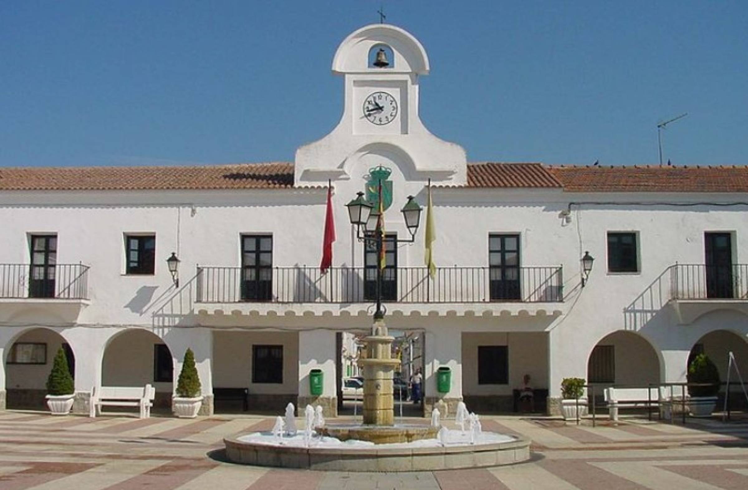 
                                                    El Ayuntamiento de Villanueva del Pardillo responde a la denuncia de PACMA por el uso de renos en la visita de Papá Noel