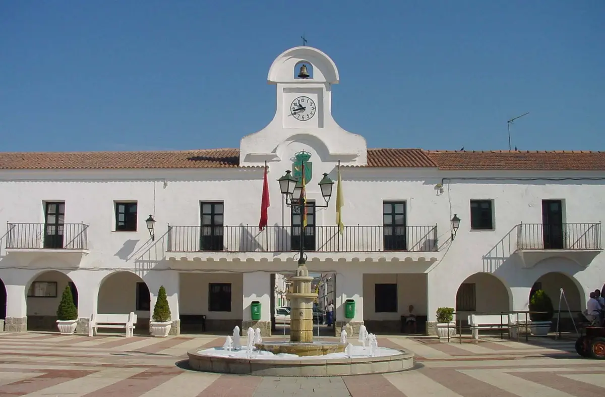 El TSJM condena al alcalde de Villanueva del Pardillo por expulsar a un concejal del pleno municipal