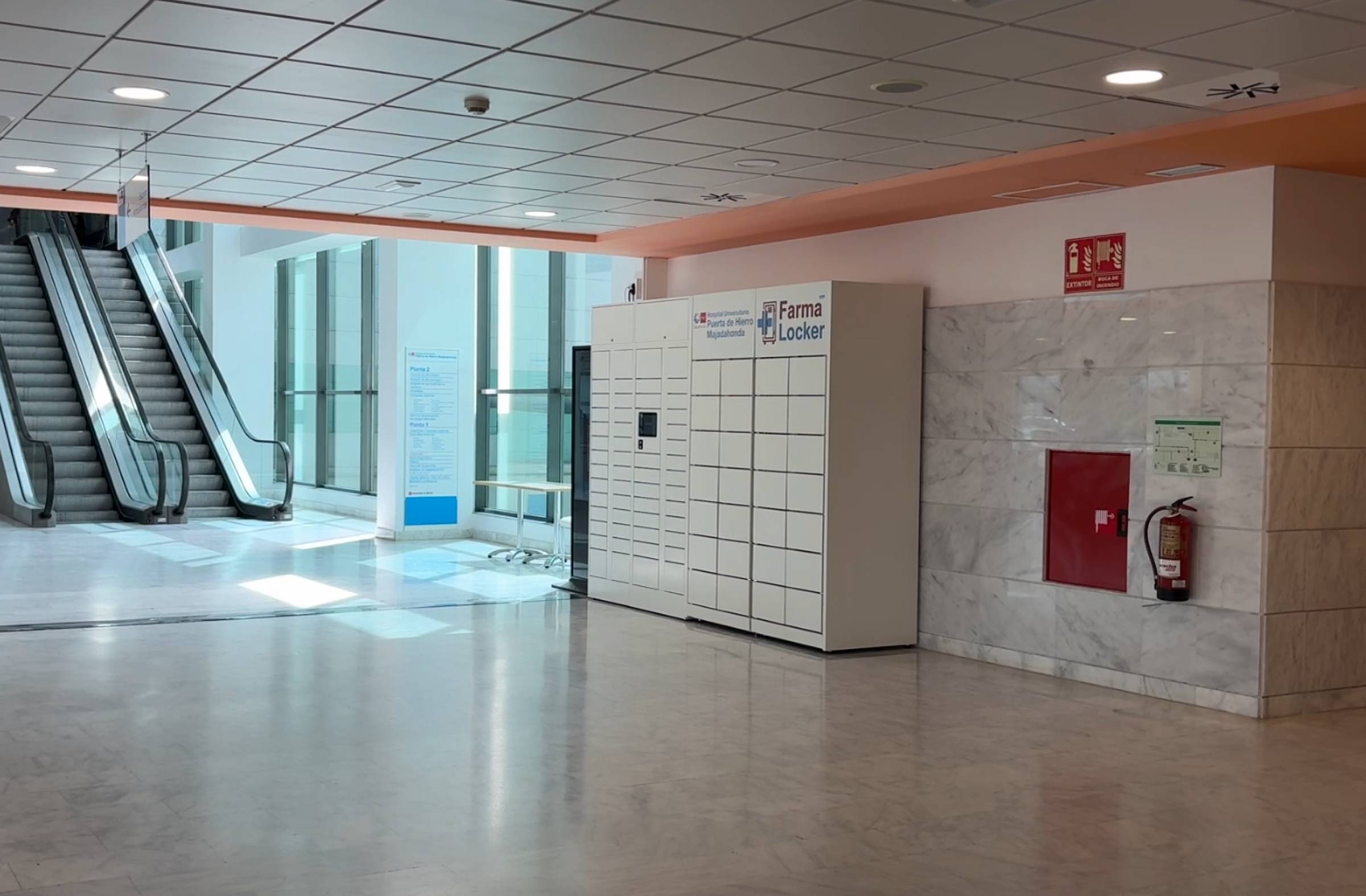 
                                                    El Hospital Puerta de Hierro implanta taquillas inteligentes para dispensar medicamentos a enfermos crónicos