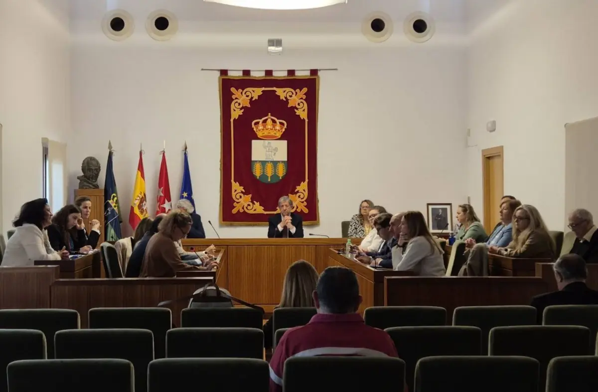El Pleno de Villanueva de la Cañada manifiesta su rechazo a la política migratoria del Gobierno de España y reprueba su gestión
