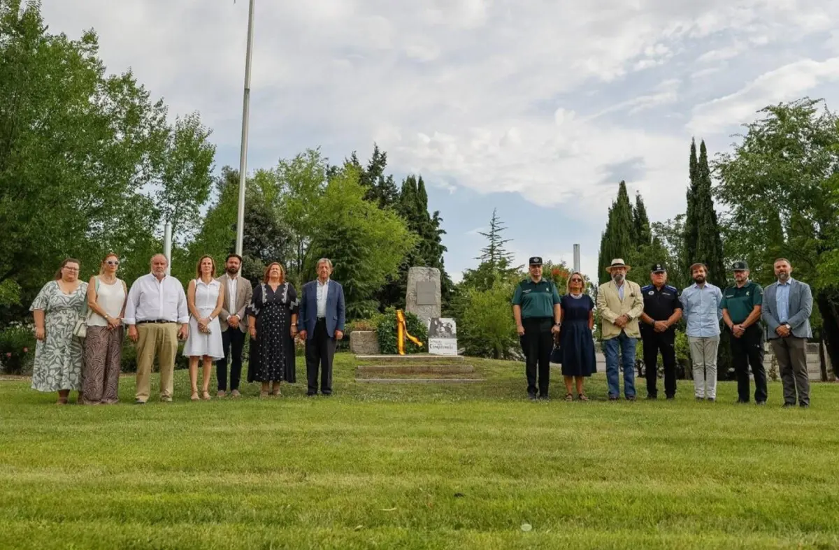 
                                Villanueva de la Cañada celebra un acto en memoria de Miguel Ángel Blanco en el 29º aniversario de su asesinato                                    